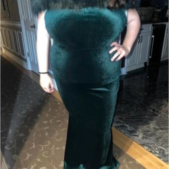 Plus Size Emerald Green Fuzzy Trim Mermaid Hem Glitter Bridesmaid Dress - Picture 7 of 10